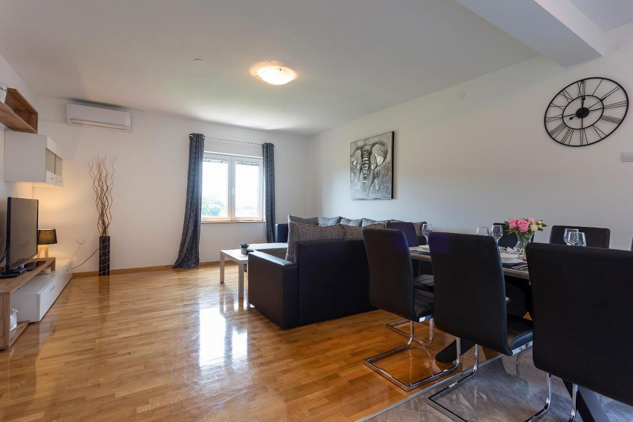 Apartmani Karoca 3 Пула Екстер'єр фото