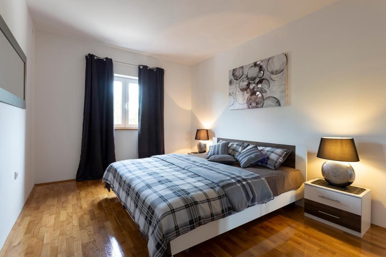 Apartmani Karoca 3 Пула Екстер'єр фото