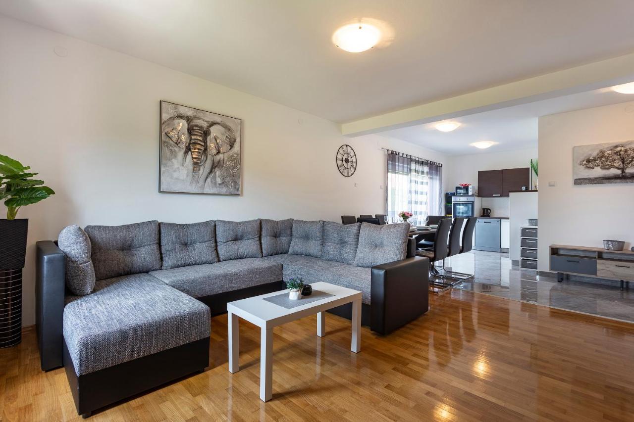 Apartmani Karoca 3 Пула Екстер'єр фото