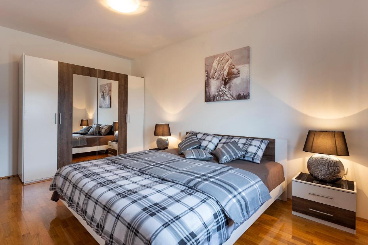 Apartmani Karoca 3 Пула Екстер'єр фото