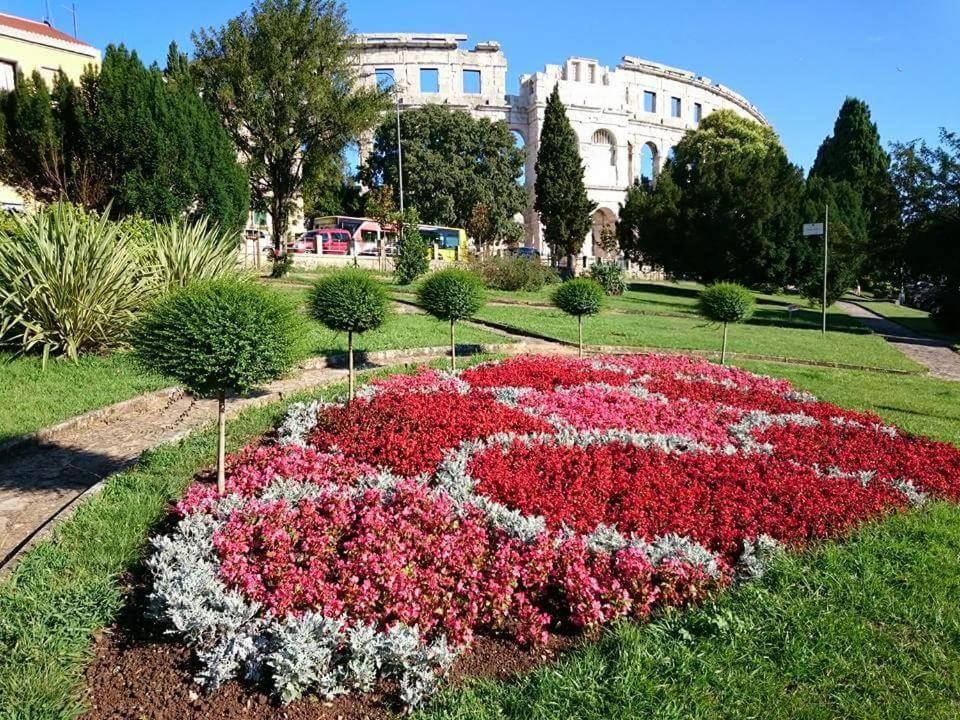 Apartmani Karoca 3 Пула Екстер'єр фото