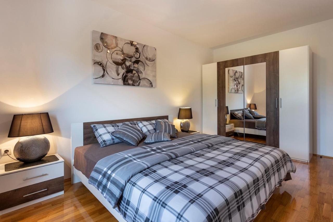 Apartmani Karoca 3 Пула Екстер'єр фото